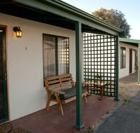 Moonta Bay Road Cabins and Cottages - Kawana Tourism