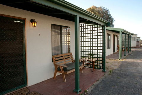 Moonta Bay Road Cabins And Cottages - Kawana Tourism 0