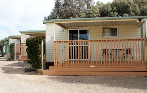 Moonta Bay Road Cabins And Cottages - Kawana Tourism 3