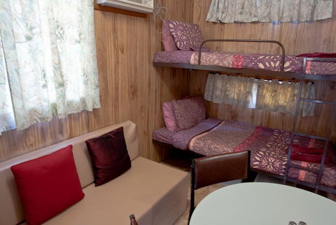 Moonta Bay Road Cabins And Cottages - Kawana Tourism 4