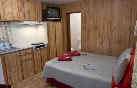 Moonta Bay Road Cabins And Cottages - Kawana Tourism 5