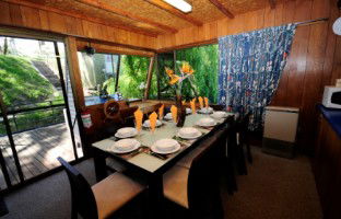 Moving Waters Self Contained Moored Houseboat - Kawana Tourism 4