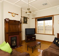 Semaphore Beach House - Kawana Tourism