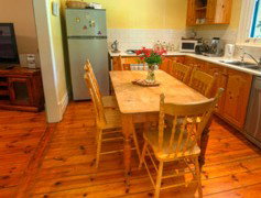 Semaphore Beach Cottage Bed And Breakfast - Kawana Tourism 2