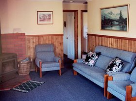 Lake Yalleena Holiday Cabins - Kawana Tourism 0