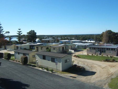 Hillcrest Caravan Park - Kawana Tourism 1