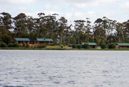 Lake Yalleena Holiday Cabins - Kawana Tourism 1