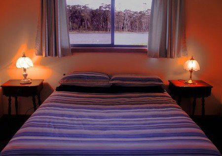 Lake Yalleena Holiday Cabins - Kawana Tourism 2