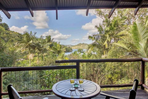 Secrets On The Lake - Kawana Tourism 0