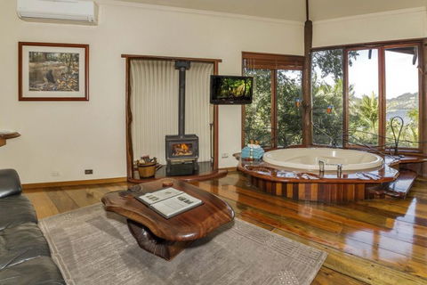 Secrets On The Lake - Kawana Tourism 2