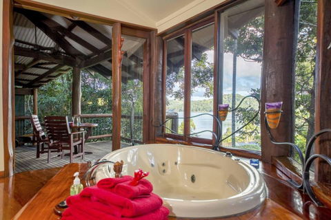 Secrets On The Lake - Kawana Tourism 4