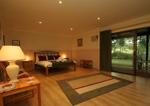 Lagoon Pocket Bed And Breakfast - Kawana Tourism 1