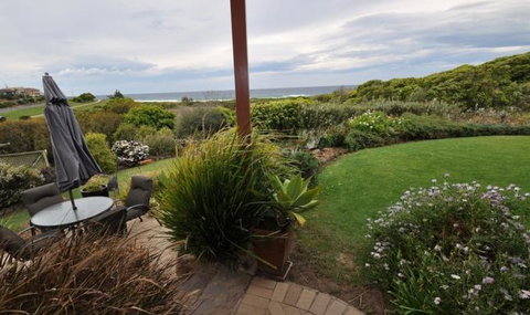 Beachfront Apartments Narooma - Kawana Tourism 0