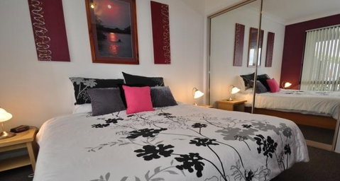 Beachfront Apartments Narooma - Kawana Tourism 4