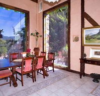 Castle On The Hill Bed and Breakfast - Kawana Tourism