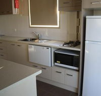 Bowlo Holiday Cabins - Kawana Tourism