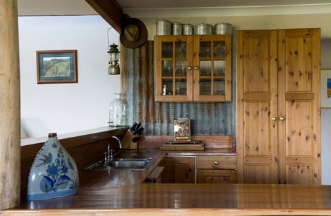 Yaraandoo Lakeside Retreat - Kawana Tourism 1
