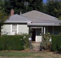 Honeysuckle Cottage Jingellic - Kawana Tourism