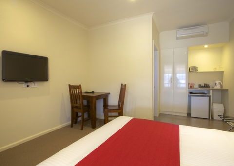 Amaroo Motel - Kawana Tourism 1