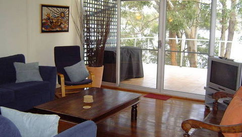Amaroo On The Waterfront - Kawana Tourism 4