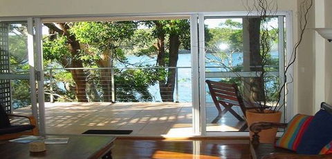 Amaroo On The Waterfront - Kawana Tourism 5
