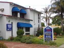 Alabaster Motor Inn - Kawana Tourism 0
