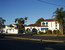 Alabaster Motor Inn - Kawana Tourism 3