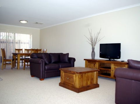 Fairways Bed And Breakfast At Jerilderie - Kawana Tourism 2