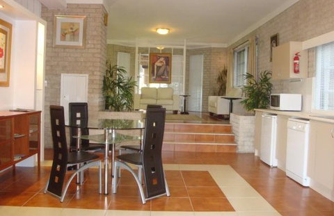 Caroline Bay Getaway - Kawana Tourism 3