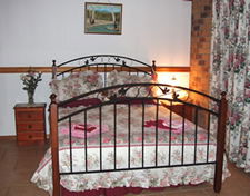Twilight Grove Farm Bed And Breakfast  - Kawana Tourism 4