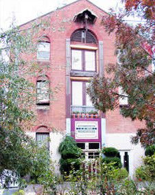 Accommodation In An Historic Warehouse - Kawana Tourism 4