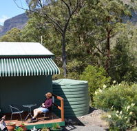 Cave Rock Cottages - Kawana Tourism