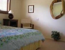 The Hollow Log Country Retreat - Kawana Tourism 1