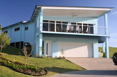 Blue Ocean View Beach House - Kawana Tourism 4