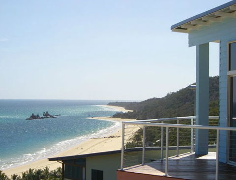 Blue Ocean View Beach House - Kawana Tourism 5