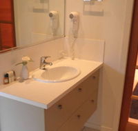 Ravensbourne Escape Silverwood Lodge - Kawana Tourism