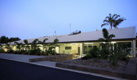 Ashmore Palms Holiday Village - Kawana Tourism 0