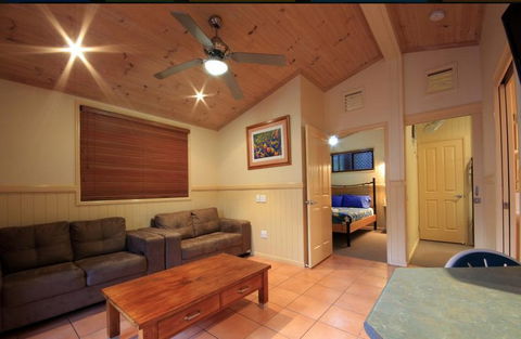 Ashmore Palms Holiday Village - Kawana Tourism 5