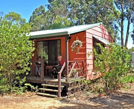 Uhuru Chalets - Kawana Tourism 4