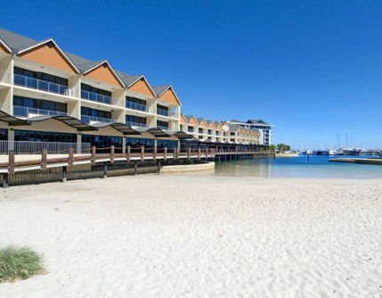 Quality Suites Crest Mandurah - Kawana Tourism 1