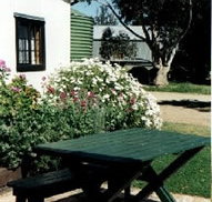 Dunalan Host Farm Cottage - Kawana Tourism