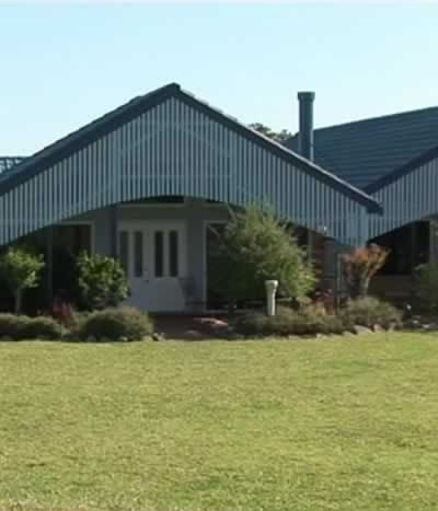 Jacaranda Country Lodge - Kawana Tourism 0