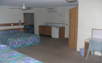 Sandcastle Motel - Kawana Tourism 0