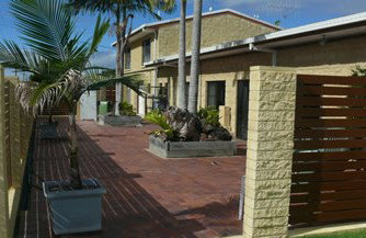Sandcastle Motel - Kawana Tourism 3
