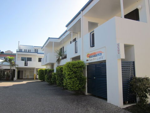 Cosmopolitan Motel And Serviced Apartments - Kawana Tourism 3