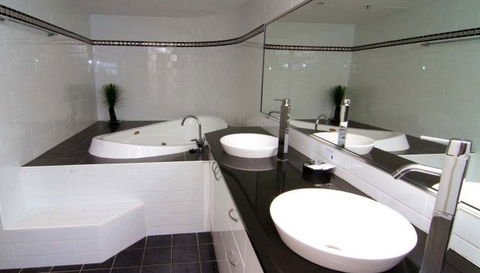 Victoria Square Luxury Apartments - Kawana Tourism 2