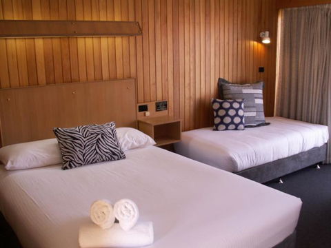 Court Street Motel - Kawana Tourism 1