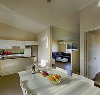 Middle Rock Holiday Resort - Kawana Tourism