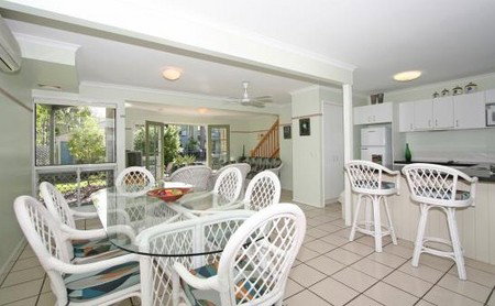 Coral Beach Noosa Resort - Kawana Tourism 3