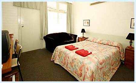 Guichen Bay Motel - Kawana Tourism 0